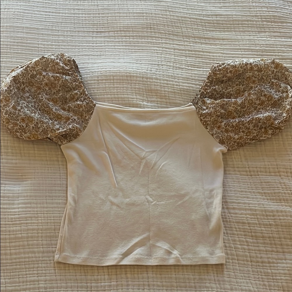 American Eagle Floral Puff Sleeve Cream Top